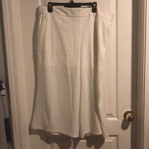 White with black stipe wide leg capris